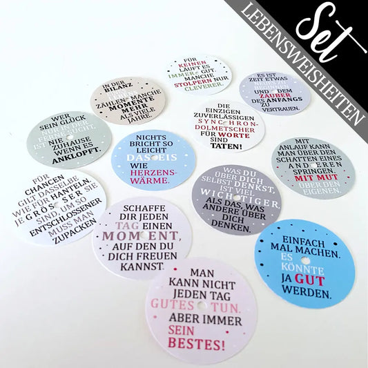 Ein Set mit 12 Teelichtbotschaften zum Basteln von Zauberkerzen rund ums Thema: Lebensweisheiten