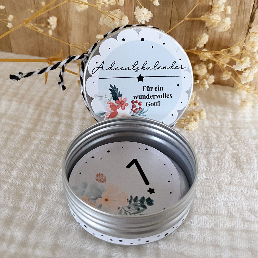 offene Dose eines Adventskalenders für ein wundervolles Gotti